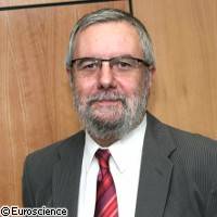 "La clase política es sorda a las opiniones de los científicos"