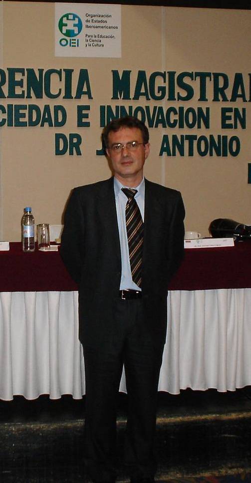 José Antonio López Cerezo, Catedrático de la Universidad de Oviedo 
