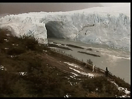 El glaciar Perito Moreno rompe en invierno por primera vez desde 1917