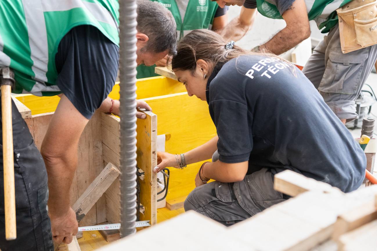 Investigadores trabajando en las infraestructuras