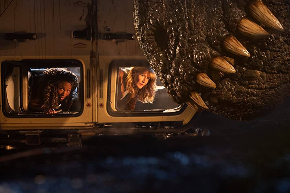 dinosaurio buscando a personas