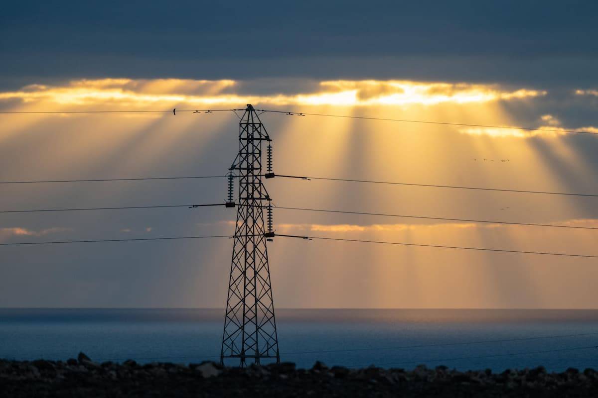 Imagen de un tendido eléctrico. EFE/Carlos de Saá