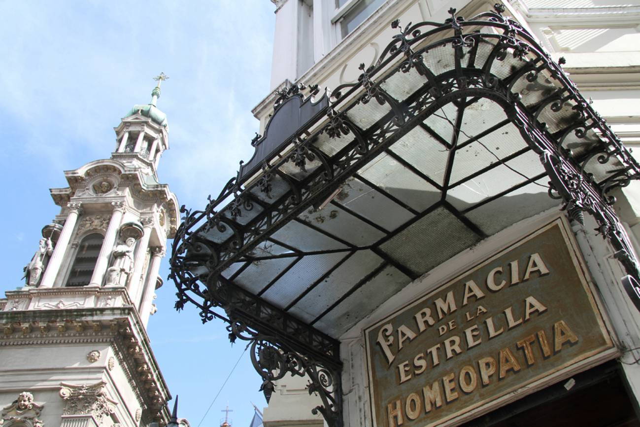 'Farmacia de la Estrella' in Buenos Aires. / Estrella Herrera