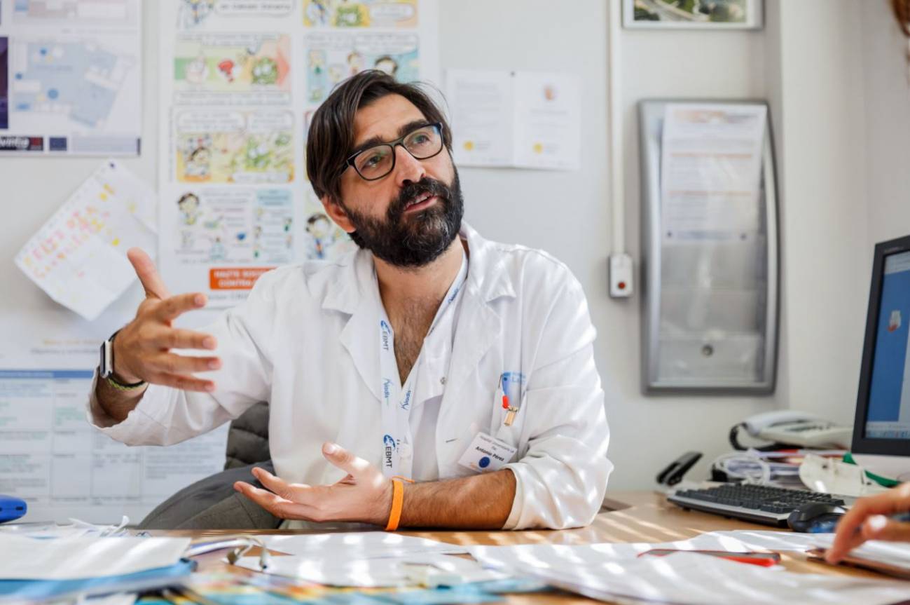 Antonio Pérez Martínez en su despacho en 2019