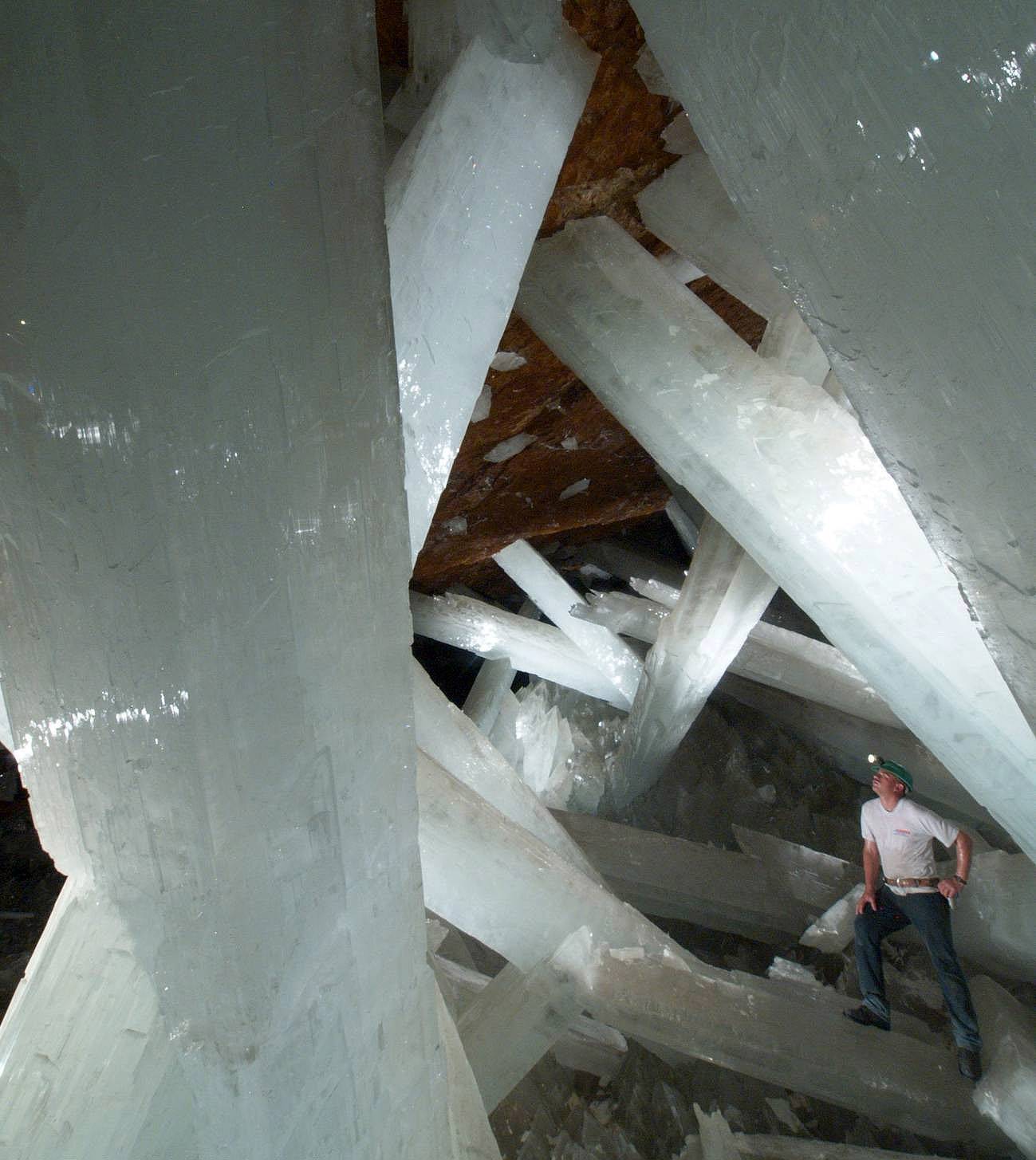 Cristales gigantes de Naica . / Javier Trueba & Madrid Scientific Films