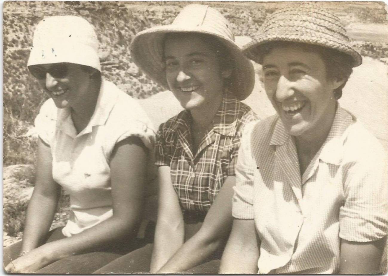 De izq. a der.: Blanca Izquierdo, Maribel Bea y Lola Echaide. / Aranzadi / Museo Oiasso de Irún.