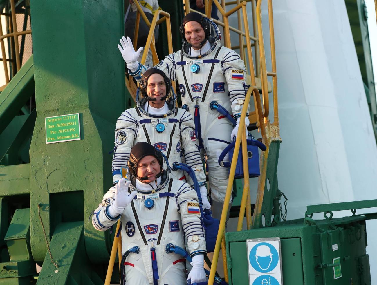 Despedida de los tres astronautas rumbo a la Estación Espacial Internacional. / EFE/EPA/PAVEL MIKHEYEV