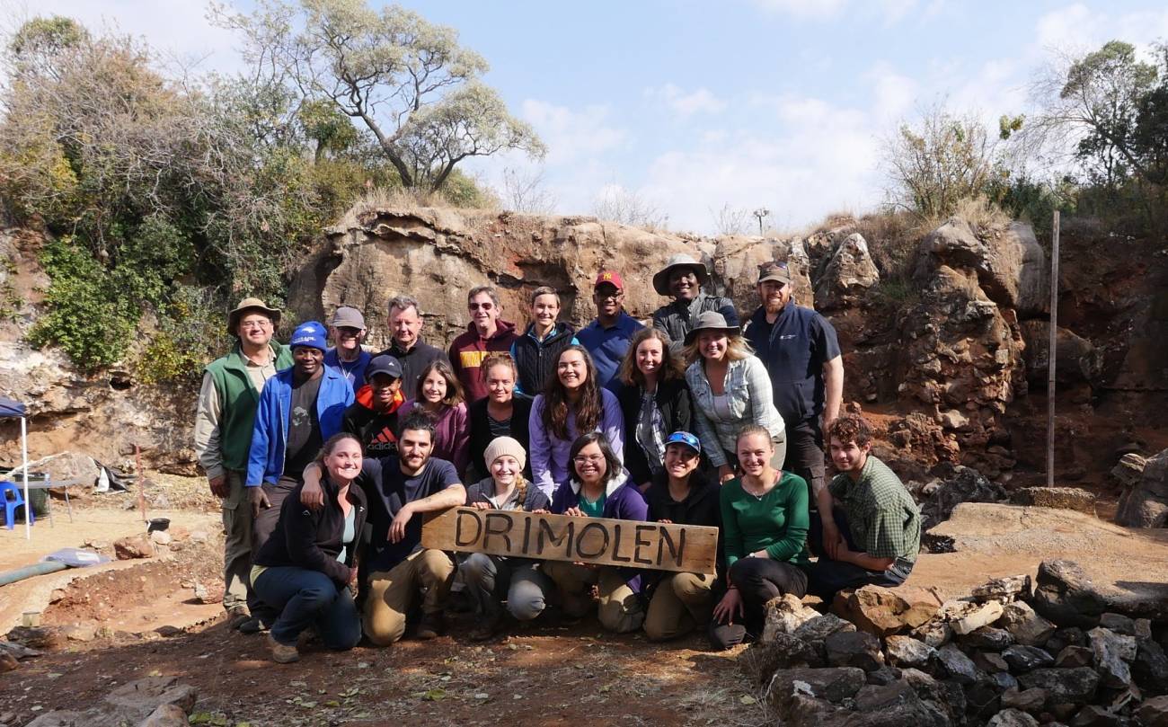 Equipo de excavación en el yacimiento de Drimolen