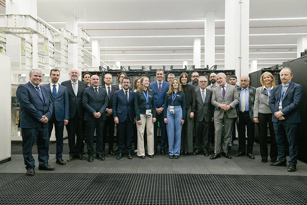 Foto de familia durante la inauguración del MareNostrum 5. / BSC-CNS