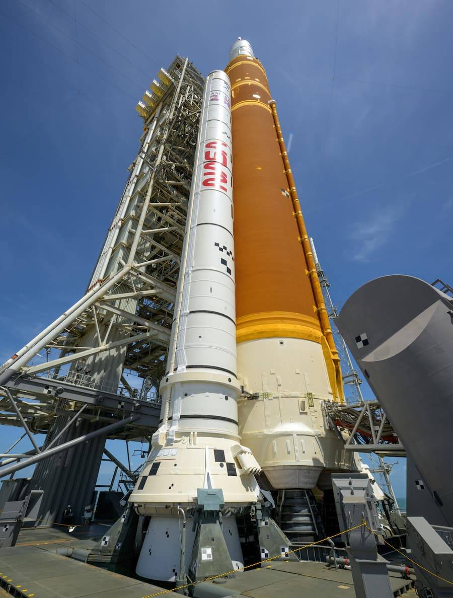 Fotografía donde se muestra el cohete del Sistema de Lanzamiento Espacial (SLS). / EFE - NASA