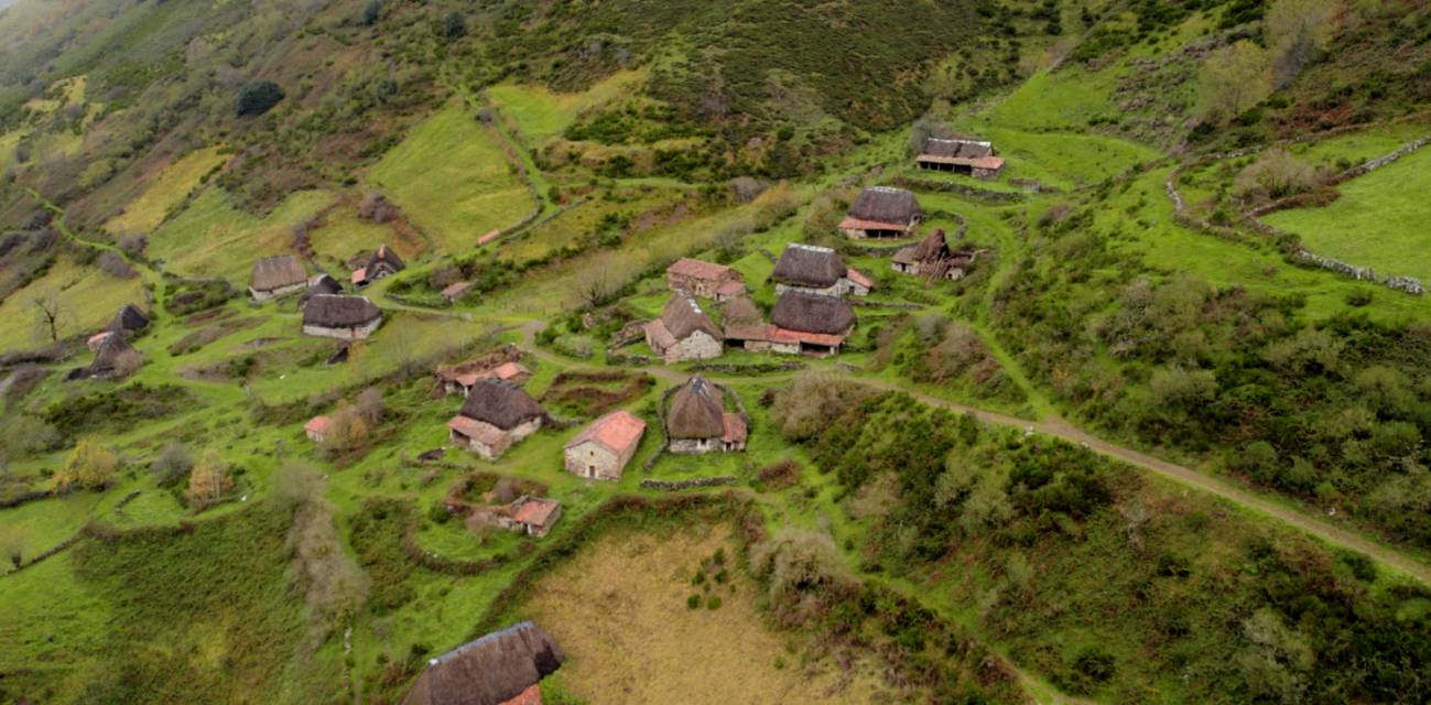 Imagen aérea de Somiedo (Asturias), en la cordillera Cantábrica