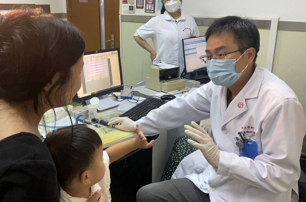 investigador y pacientes