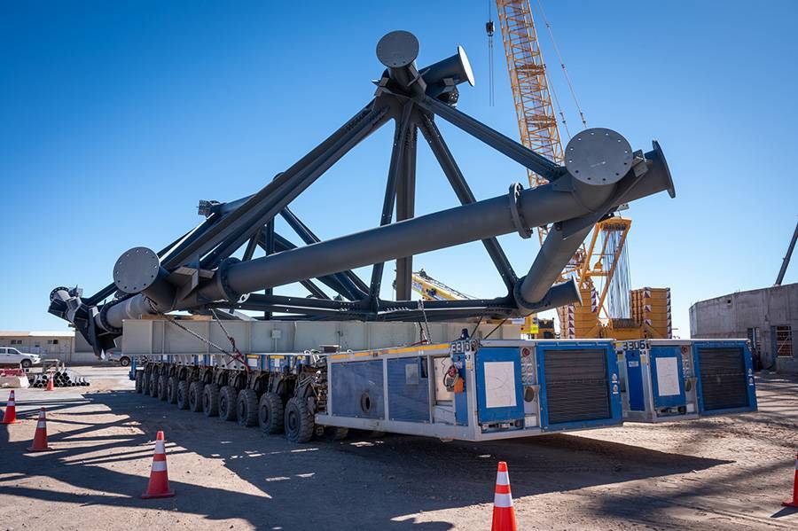 La primera pieza de la cúpula del ELT pesa 56 toneladas, más que 20 coches. / Alejandro Muñoz