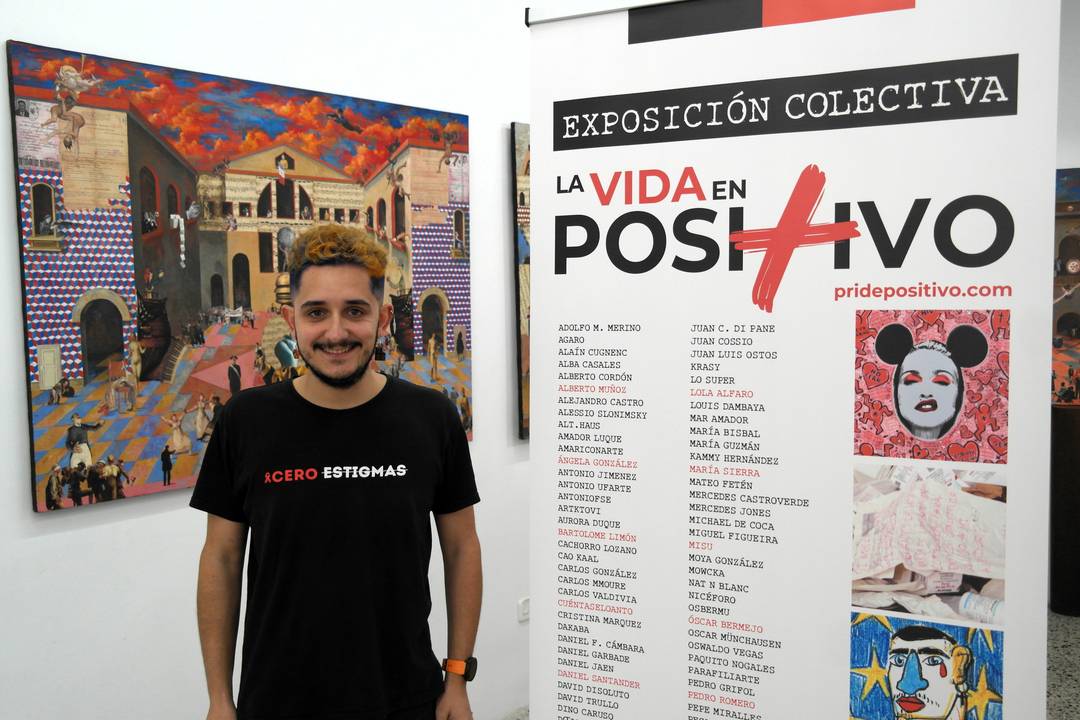 Oliver Marcos, secretario general de Cesida, en la exposición La Vida en Positivo. / Aser G. Rada