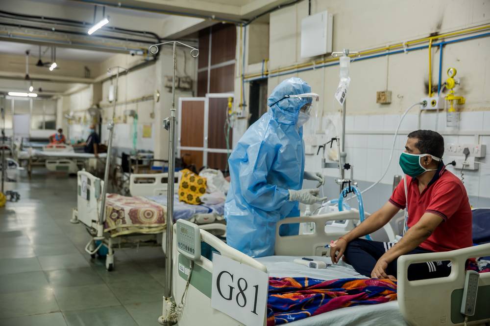 pacientes internos con equipo de oxígeno en Mumbai