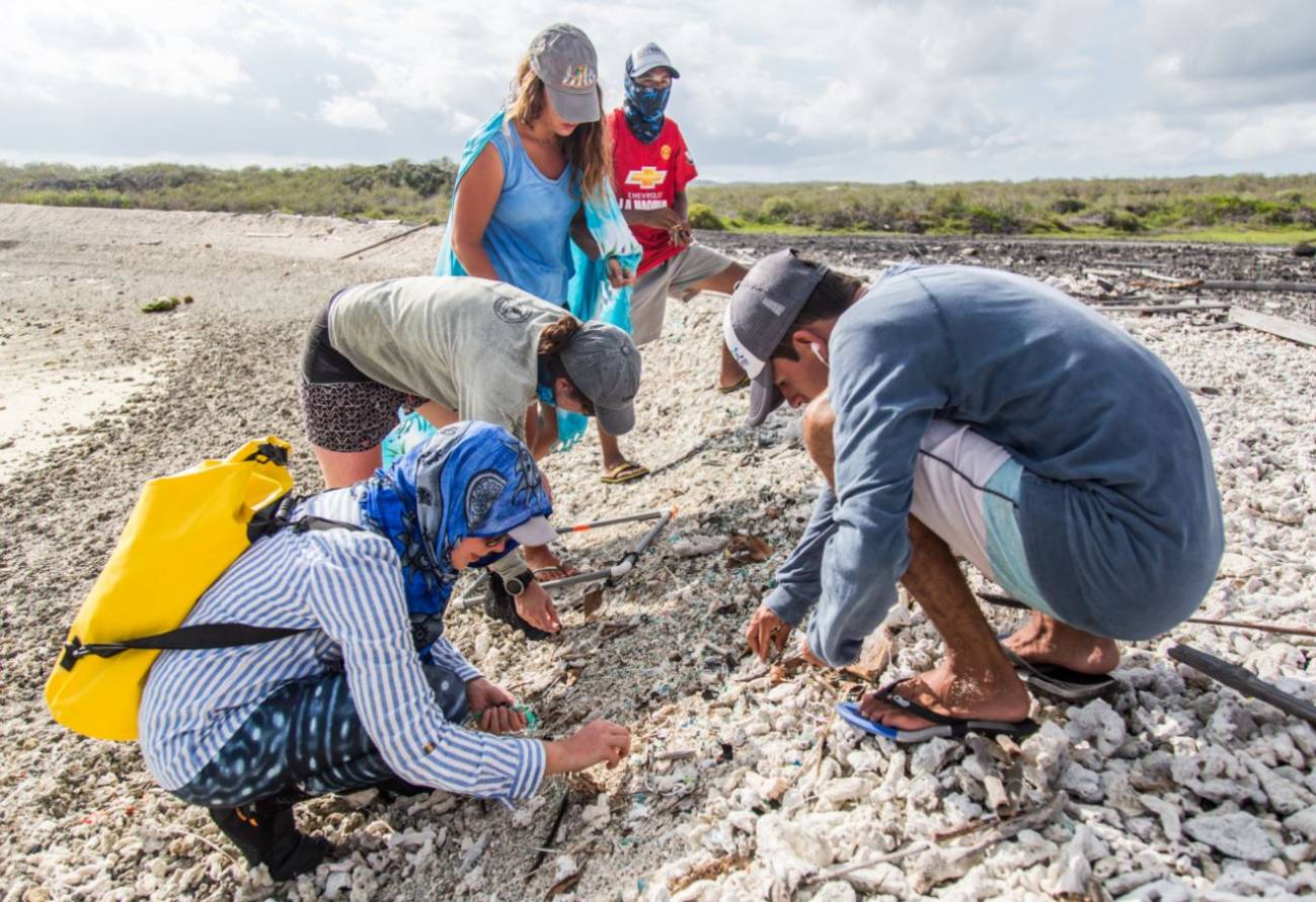 Recogida de plásticos en Galápagos