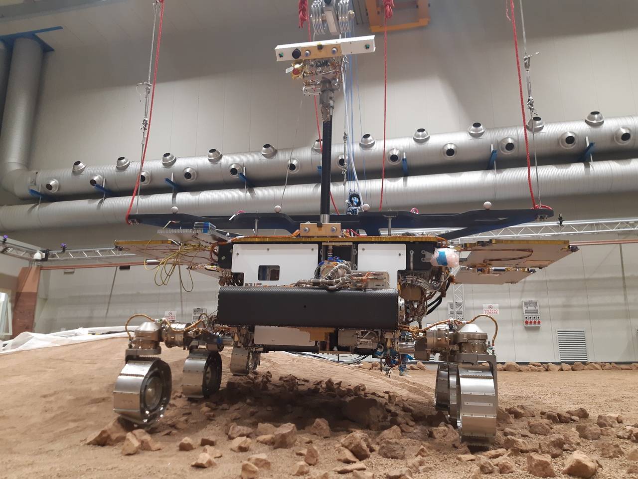 Réplica del rover ExoMars de la ESA y Roscosmos, conocido como Amalia