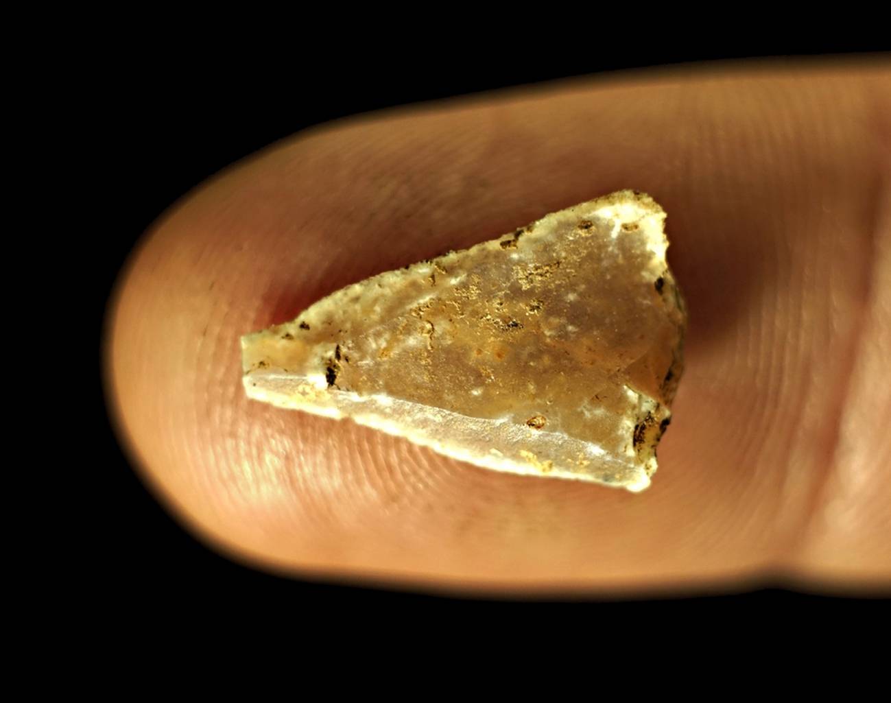 Minúsculas puntas fabricadas por el Homo sapiens hace 54.000 años y utilizadas como punta de flecha. / Laure Metz/Ludovic Slimak