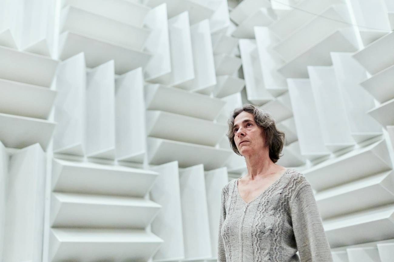 Soledad Torres sobre fondo blanco