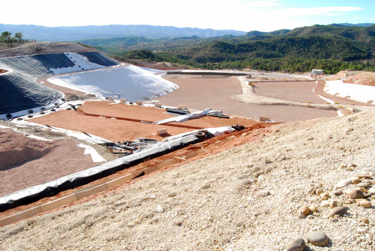 Vista del vertedero donde se depositan los residuos descontaminados. / SINC