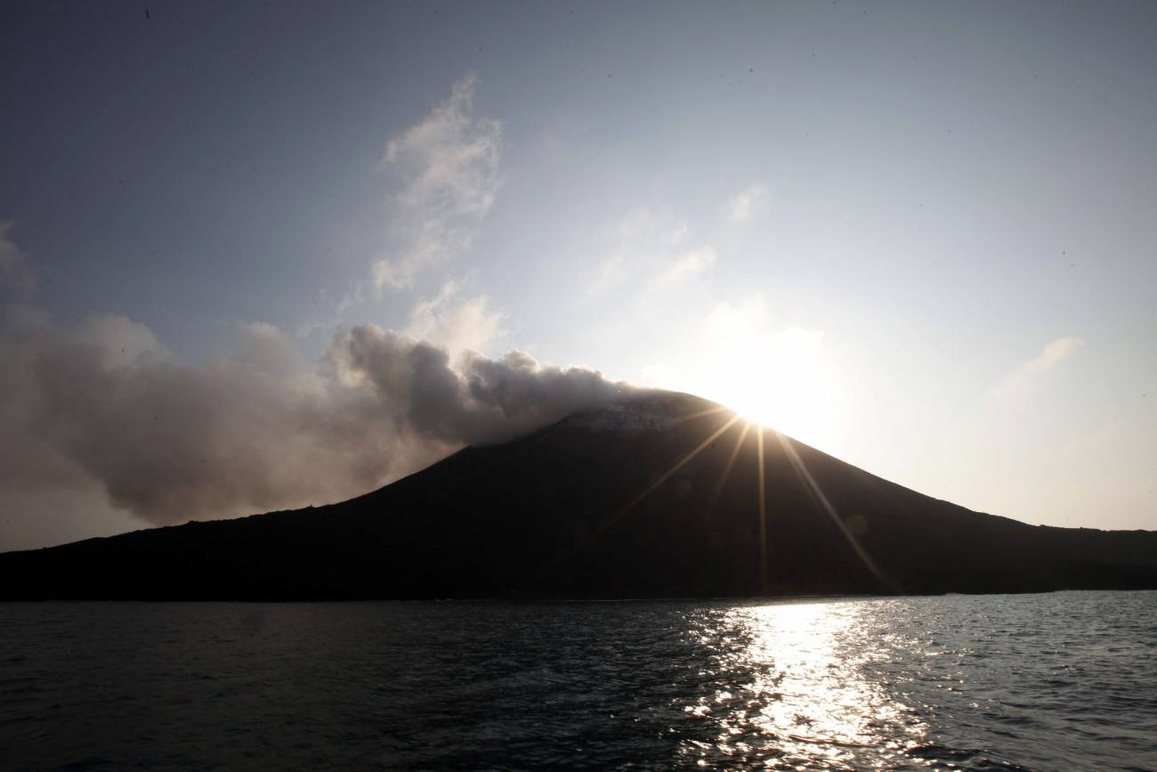 130 años después de la explosión del Krakatoa, su 'hijo' sigue sus pasos