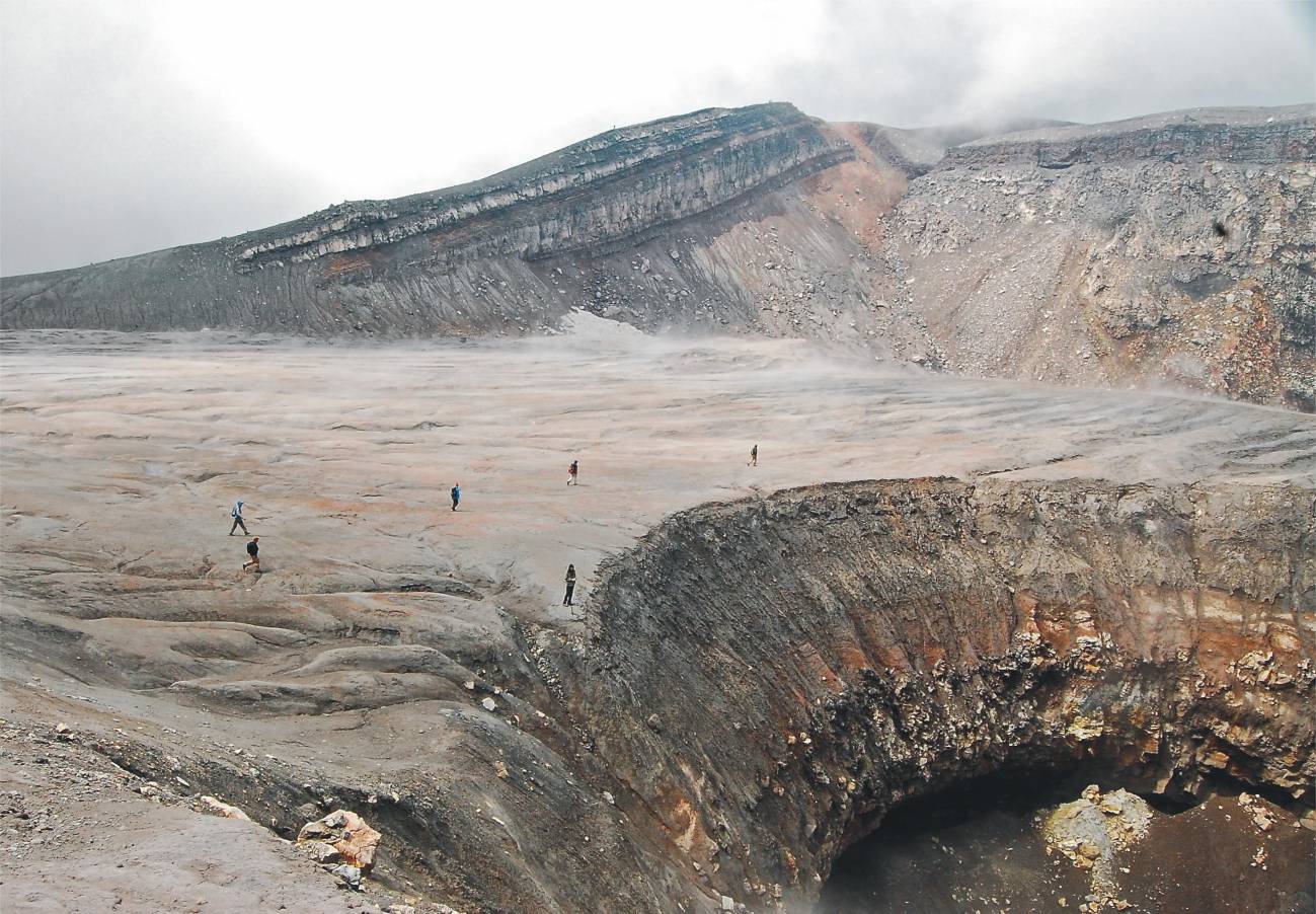 Buscan reconstruir la historia de dos volcanes