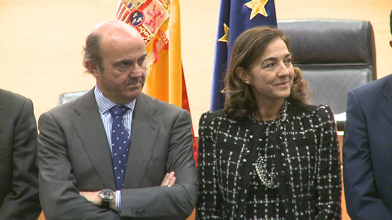Carmen Vela, secretaria de Estado de Investigación, Desarrollo e Innovación, en la toma de posesión de su cargo, junto al ministro de Economía y Competitividad Luis de Guindos. Imagen: José Luis Gutierrez.