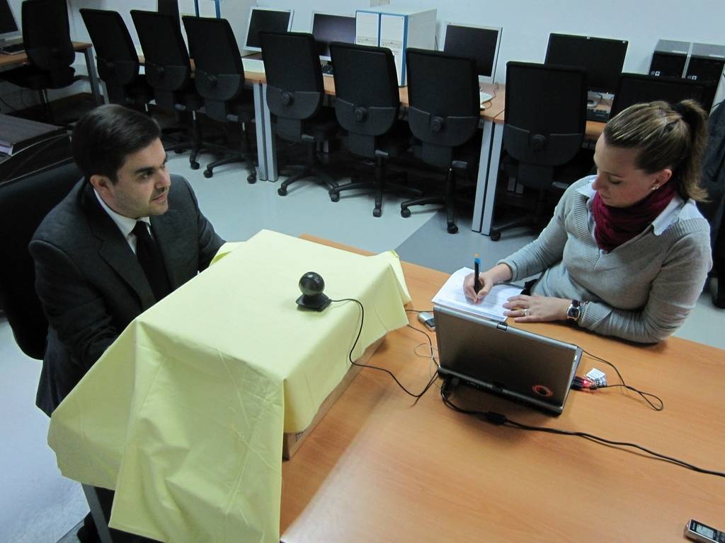 Prueba de la reacción del usuario utilizando software de reconocimiento facial.