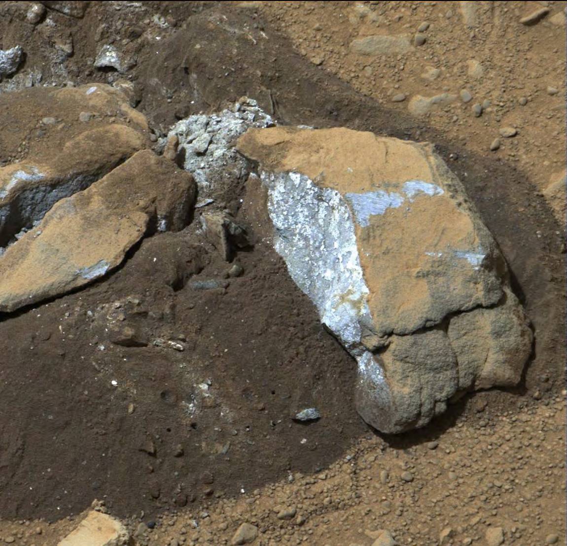 Curiosity desvela el interior blanquecino de algunas rocas marcianas