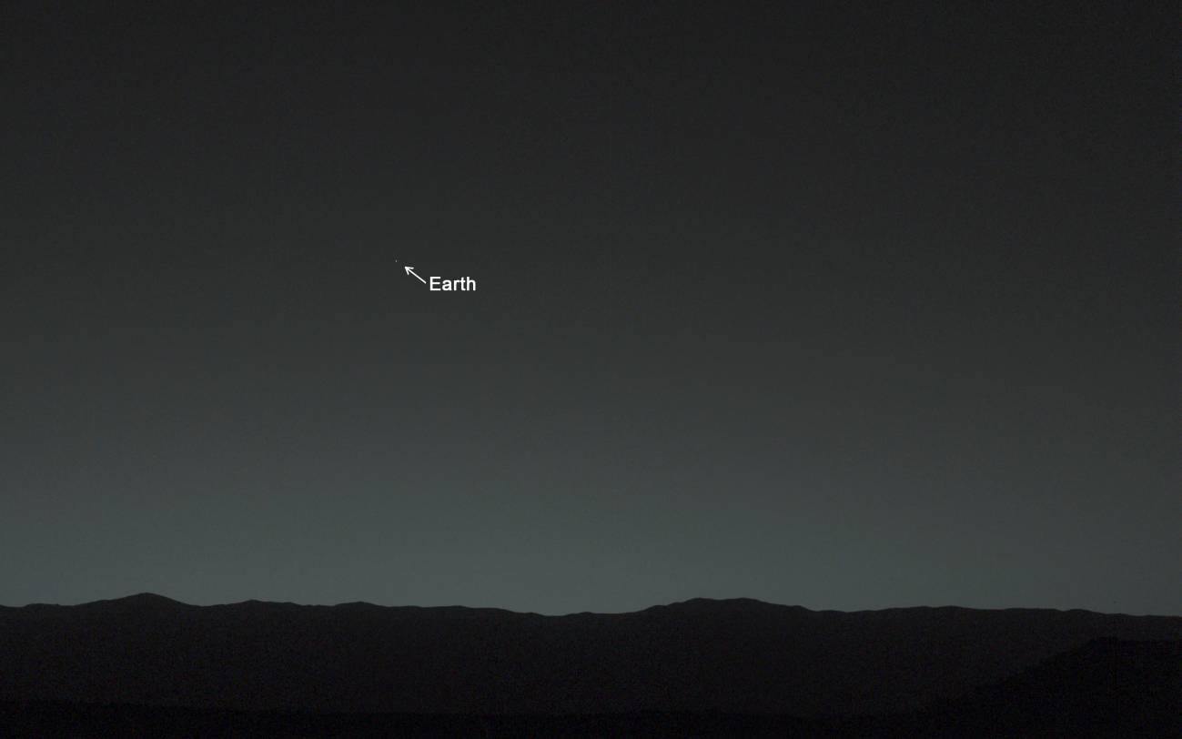 Curiosity retrata a la Tierra