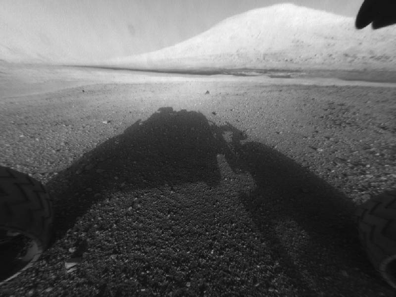 Curiosity ya mira a su alrededor