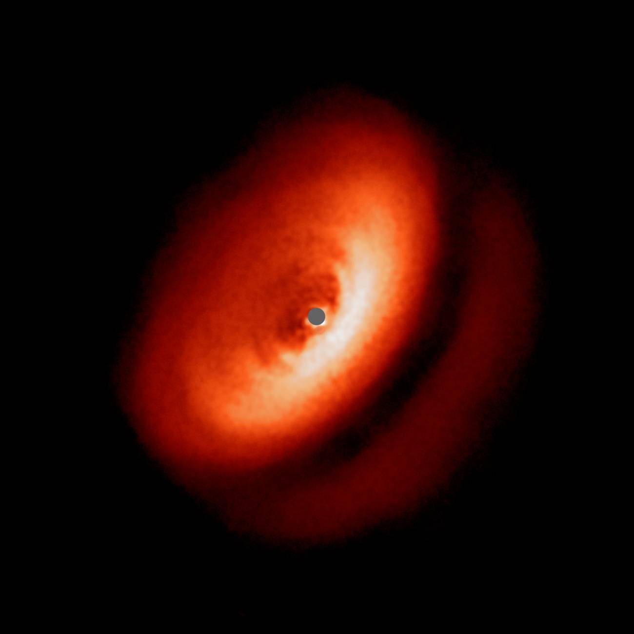 Disco de polvo alrededor de una joven estrella