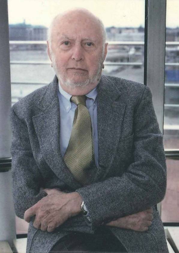 Douglass Cecil North (5 de noviembre de 1920 – 23 de noviembre de 2015)