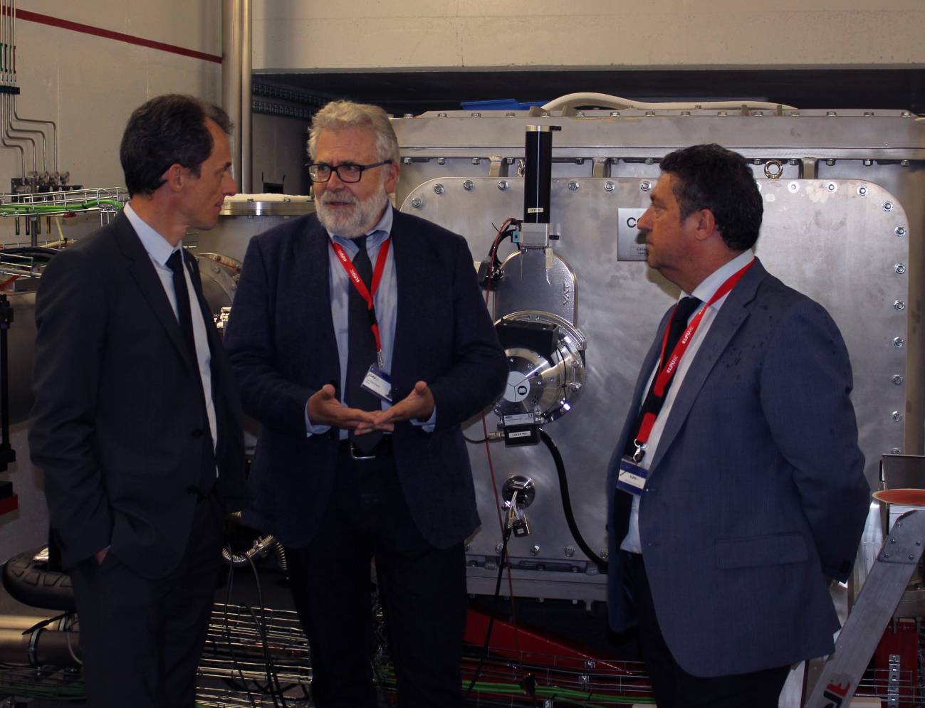 El ministro Pedro Duque visita el Centro de Láseres Pulsados