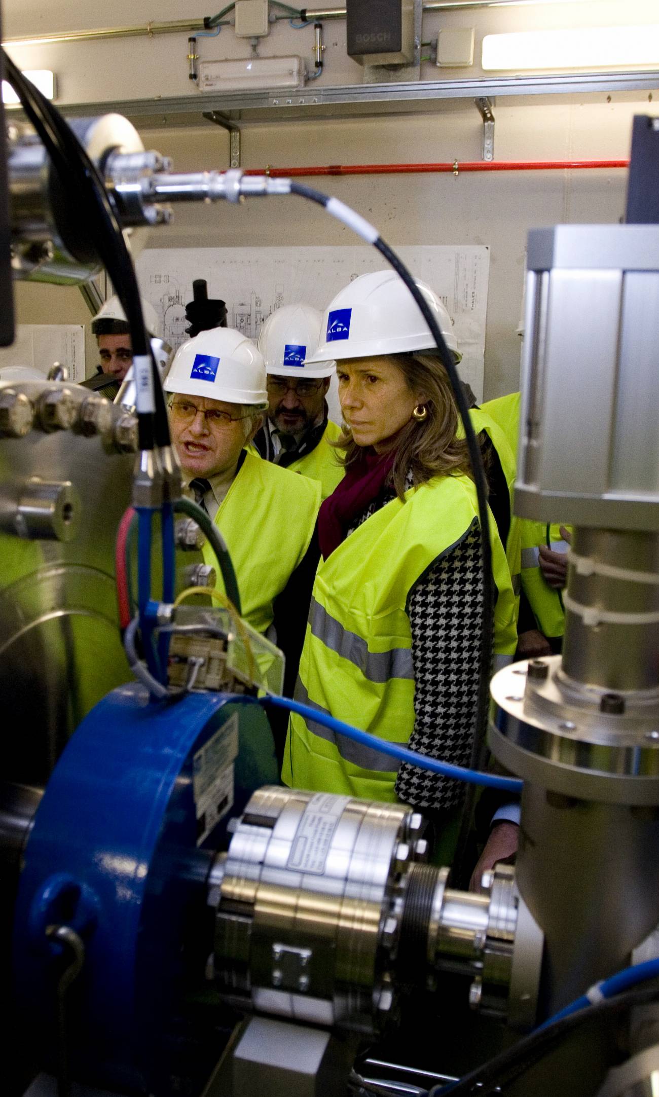 La ministra de Ciencia e Innovación visita las obras de construcción del Laboratorio de Luz Sincrotrón