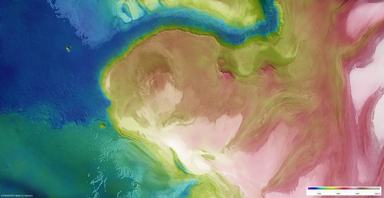 Obtienen imágenes del polo norte de Marte cubierto de hielo