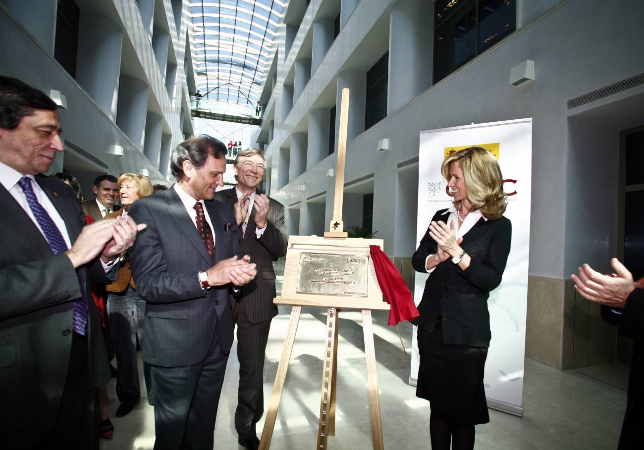 La ministra de Ciencia e Innovación inaugura el Centro de Ciencias Humanas y Sociales 