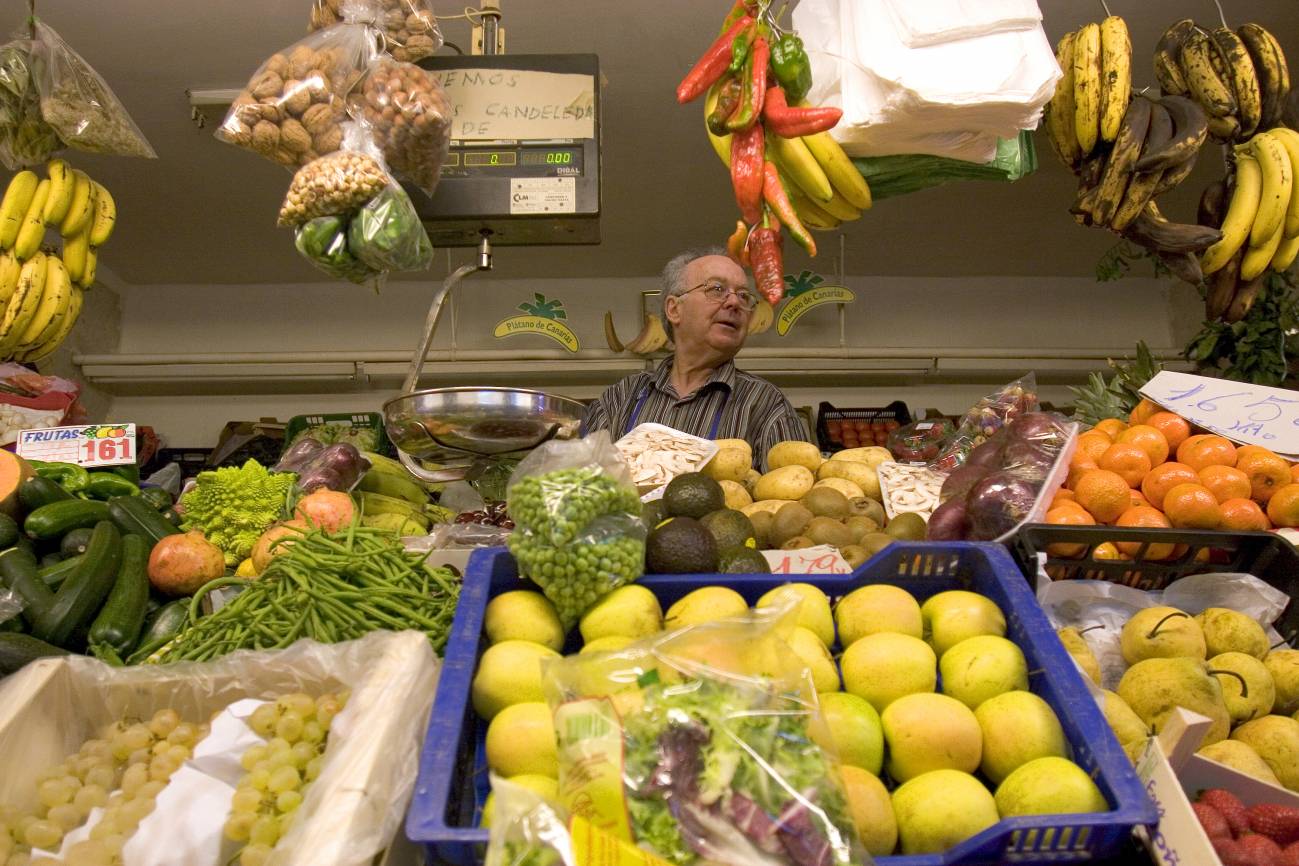 El problema no es comer fruta y verdura, sino encontrar dónde comprarlas