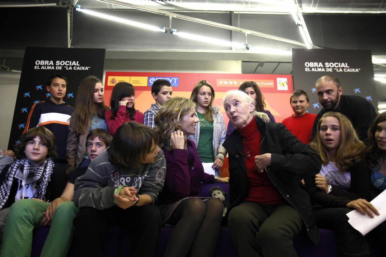 Jane Goodall cautiva a 300 niños en Madrid