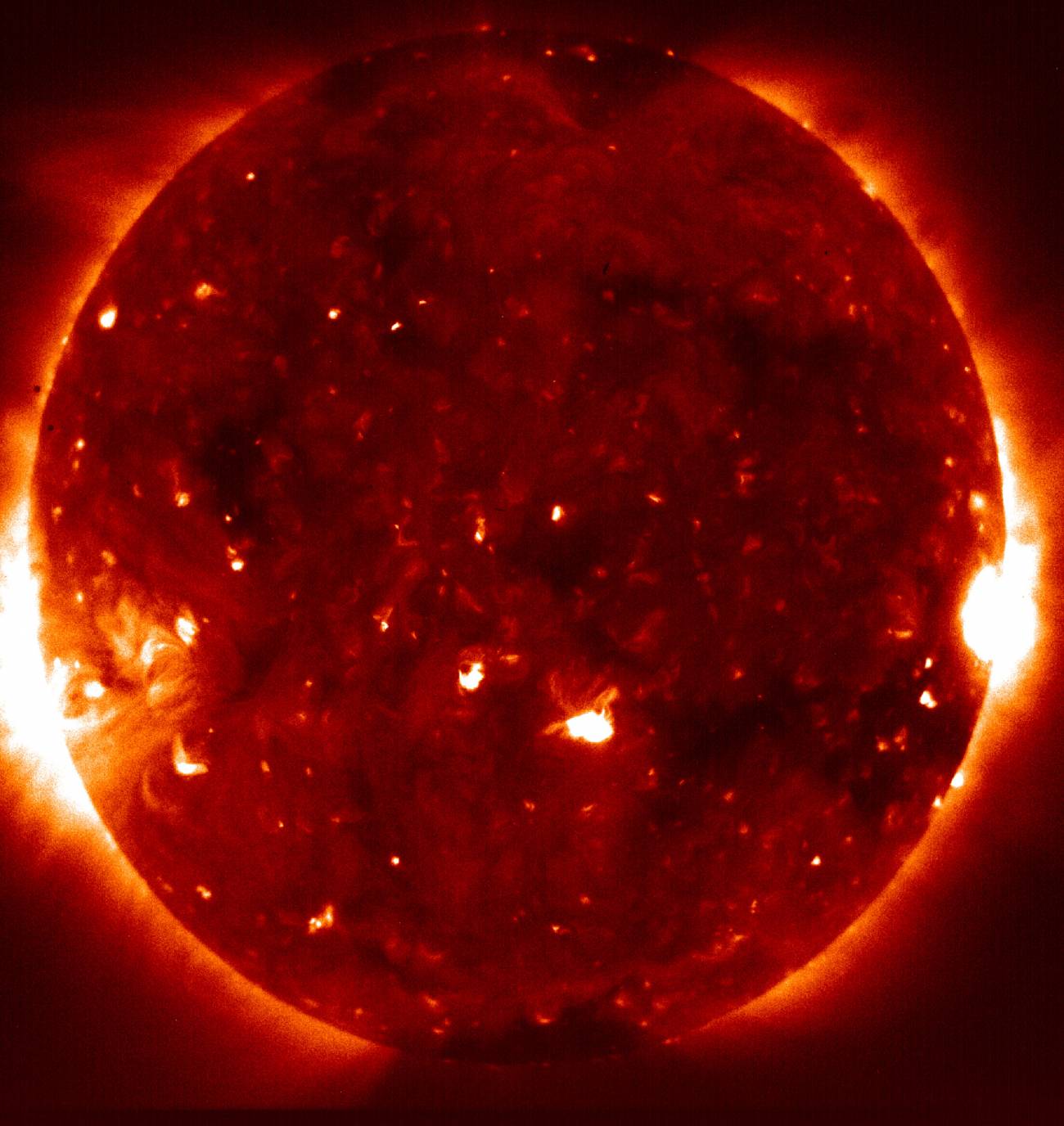 La materia oscura podría transferir energía en el Sol
