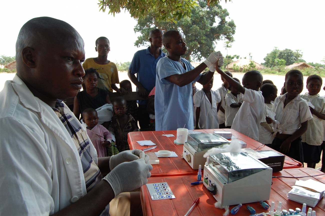 Unidad Móvil de diagnóstico de la enfermedad del sueño. / DRC- Benoit Marquet