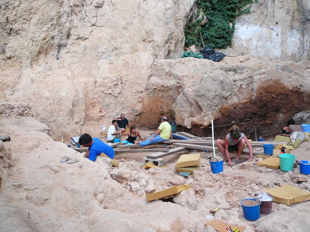 Las heces humanas más antiguas revelan la dieta omnívora del neandertal