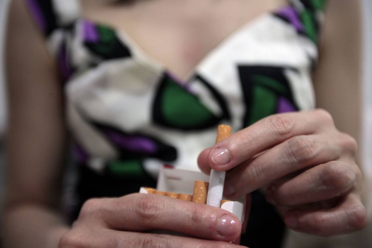 Las madres que fuman durante el embarazo tienen bebés de 180 a 230 gramos más delgados que las que no fuman. Imagen: SINC.  