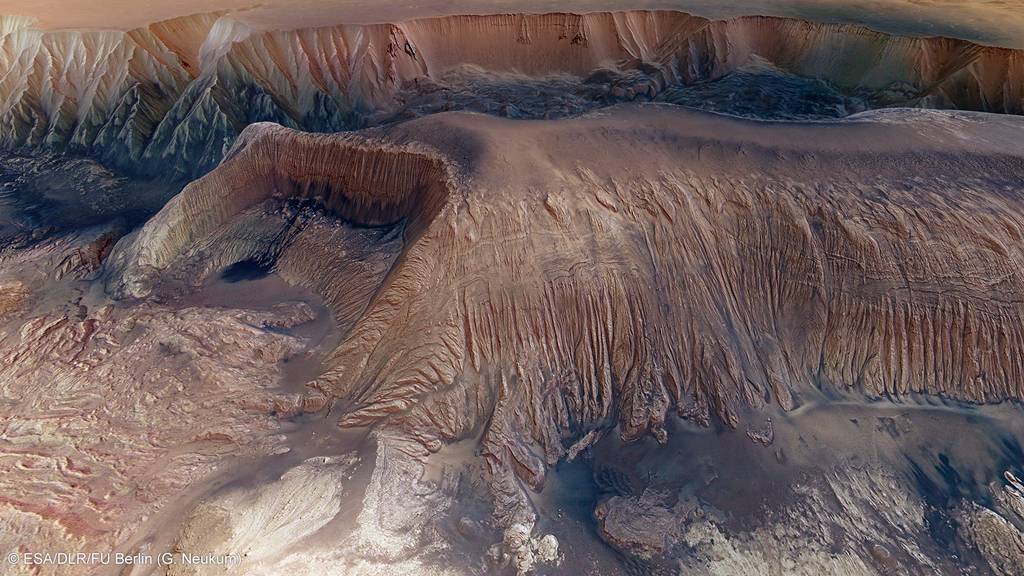 Mars Express fotografía un cañón único y una oscura 'laguna' en Marte