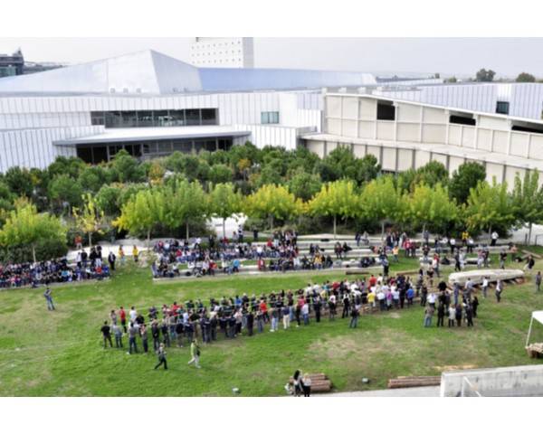 Reproducen la construcción de un menhir de 13.5 toneladas en el Parque de las Ciencias