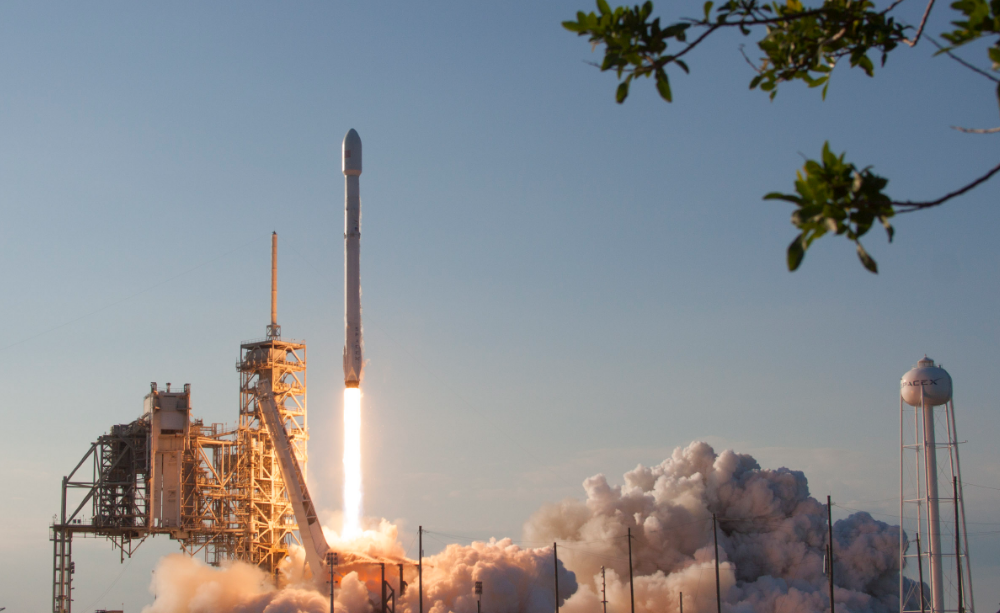 SpaceX lanza el primer cohete reutilizable