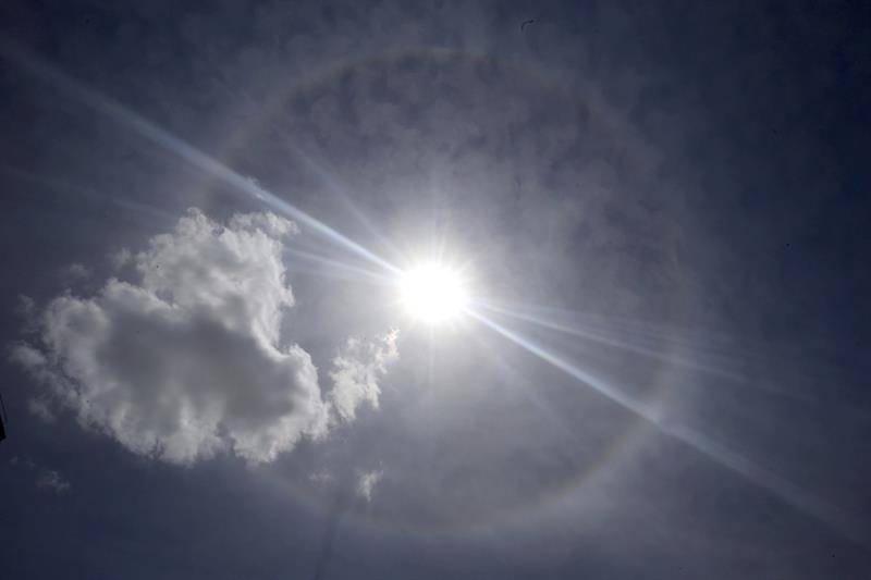 Un halo solar sobre el cielo de Madrid