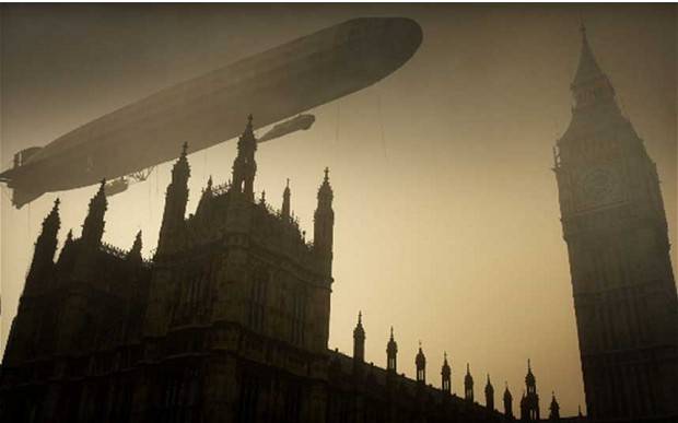 Los alemanes sembraron el terror en los cielos con sus enormes zepelines que tenían la ventaja de que podían volar más alto que los aviones que defendían territorio británico y eludir las baterías antiaéreas. Su enorme capacidad de carga –muy superior a la de los aviones de la época– les permitía arrojar una cantidad ingente de bombas en cada ataque. / Channel 4