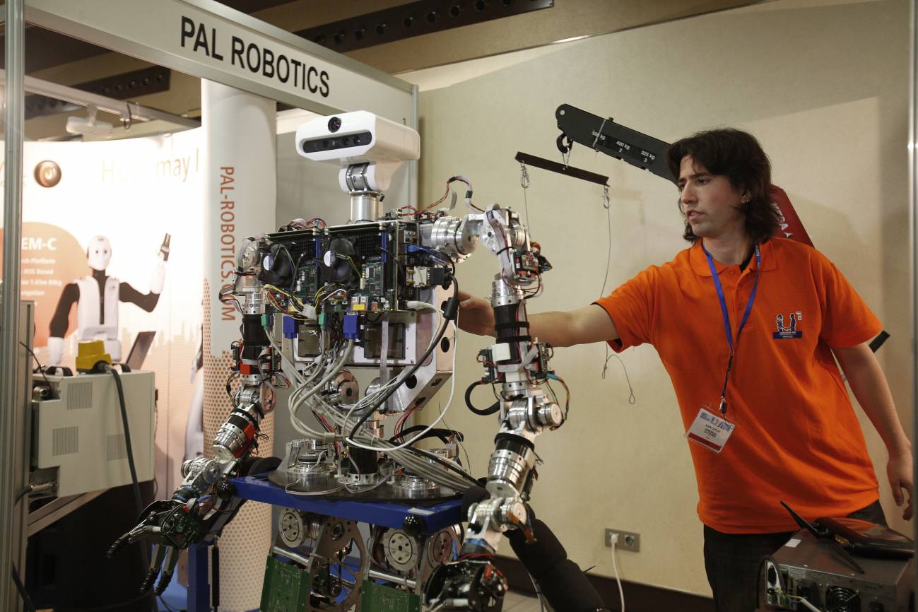 TEO, un robot asistencial creado por la UC3M