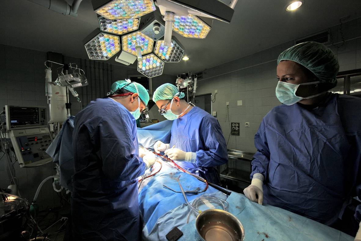 Corrigen por primera vez un túnel aortoventricular en un bebé de tres meses 